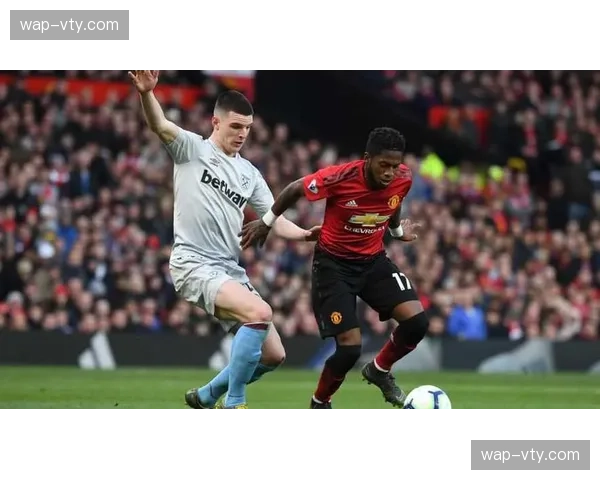 赖斯攻防两端全能表现 佩戴队长袖标打消外界体能质疑